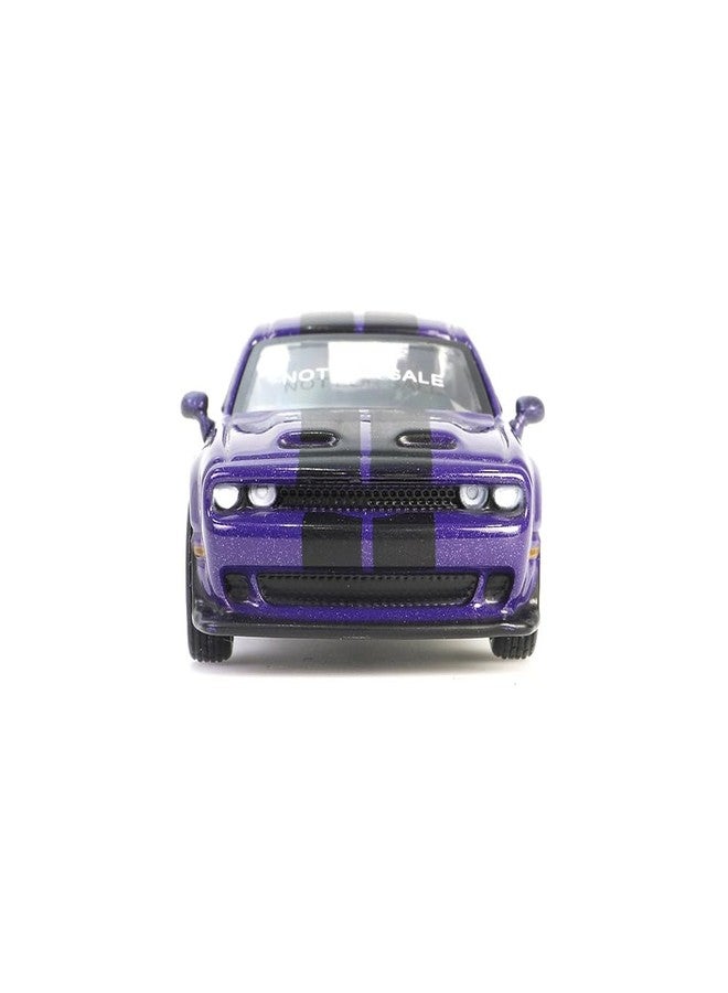 Truck شاحنة 1/64 2023 دودج تشالنجر SRT هيلكات جيلبريك، لون برقوقي، أرضية عرض 7 68070-A - Image 5