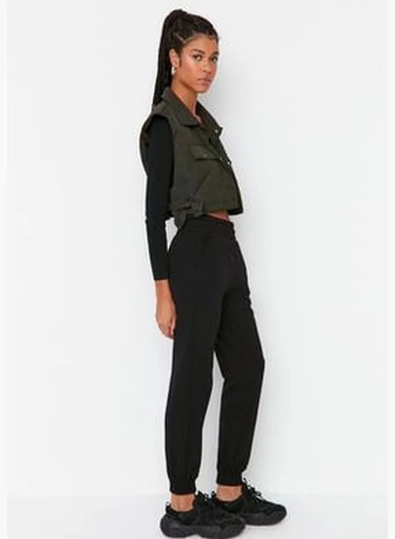 trendyol Black Basic Jogger Fleece Inside Knitted Sweatpants TWOAW21EA0010.