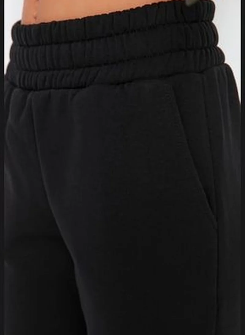 trendyol Black Basic Jogger Fleece Inside Knitted Sweatpants TWOAW21EA0010.