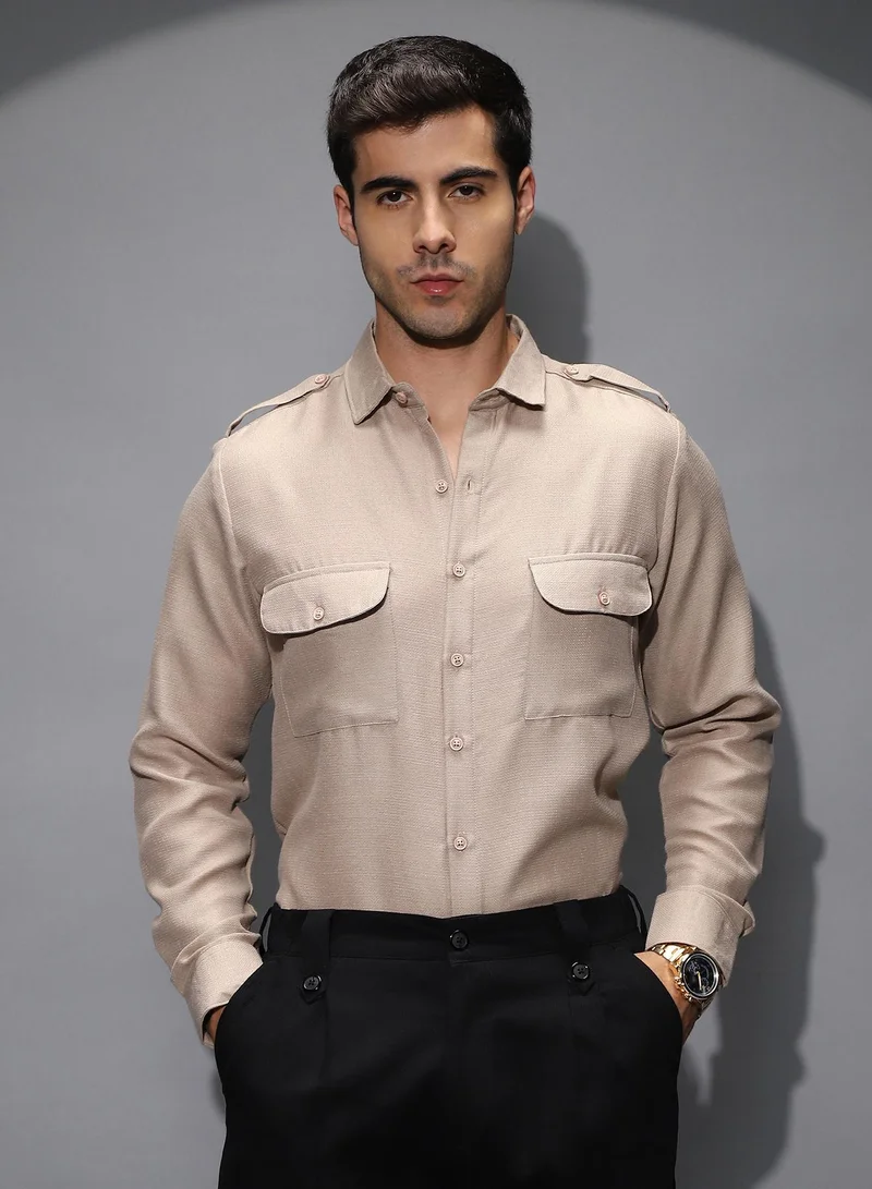Campus Sutra Men's Ecru Beige Solid Relaxed Shirt For Casual Wear | Spread Collar | Long Cuffed Sleeves | Button Closure | Shirt Shirt Crafted With Comfort Fit For Everyday Wear