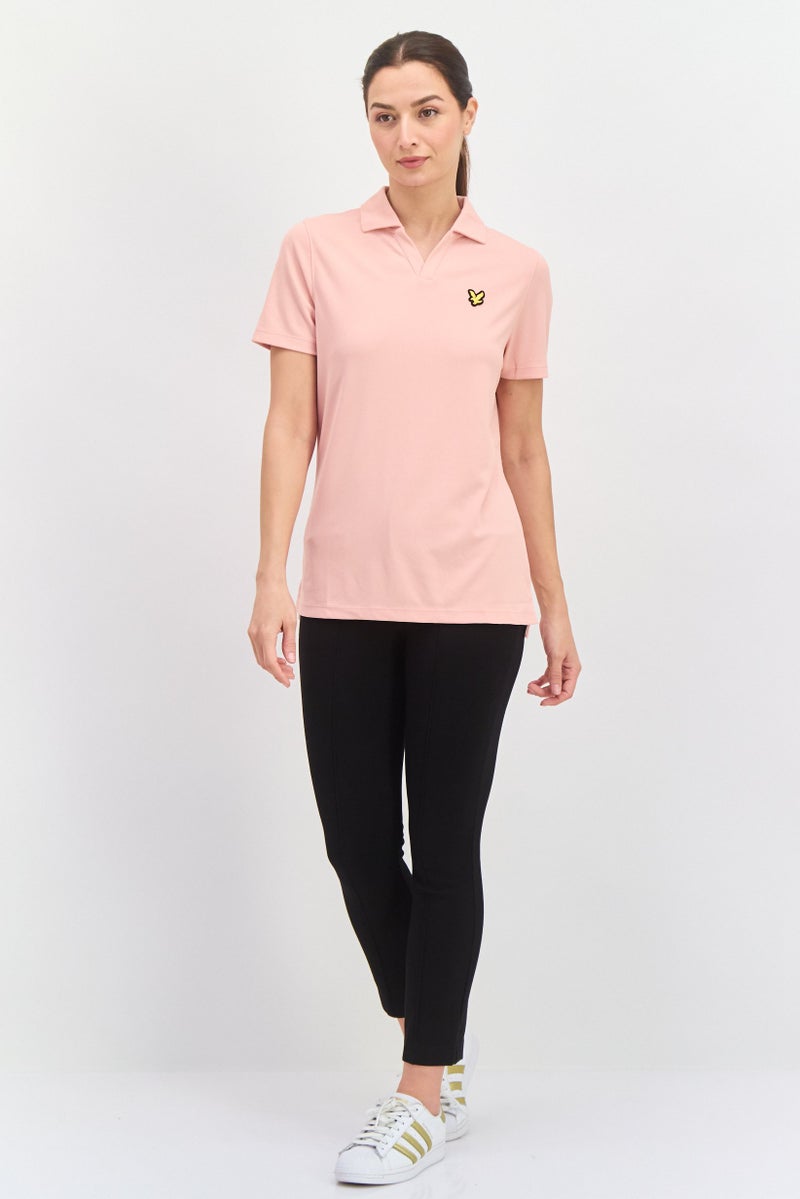 Lyle & Scott بولو نسائي بقصة عادية بأكمام قصيرة بشعار العلامة التجارية، وردي - Image 2