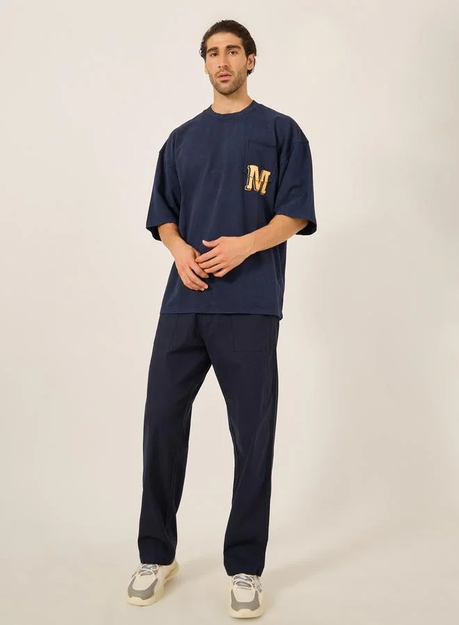 ستايلي تي شيرت بوكسي مطبوع بجيوب وغسيل حمضي