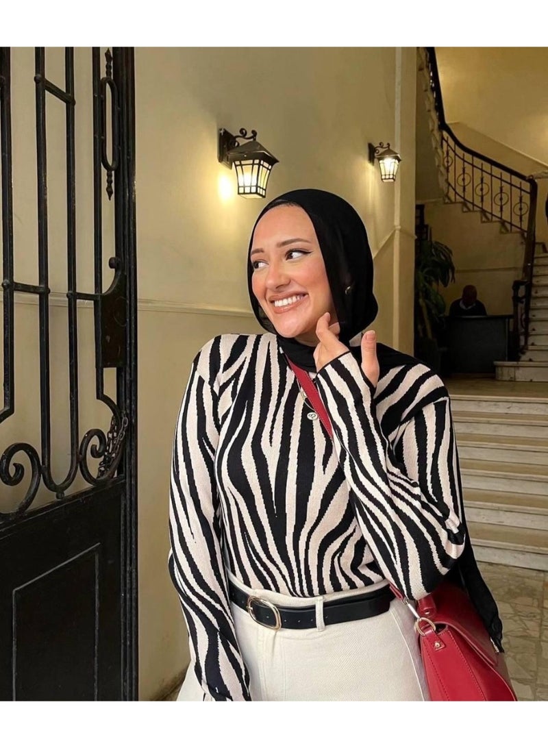 بلوزة مشجرة بنقشة زيبرا جريئة بتصميم انيق ولوك عصري يخطف الأنظار ويمنحك إطلالة مليانة وجاذبية كود 4501.1 - Image 1