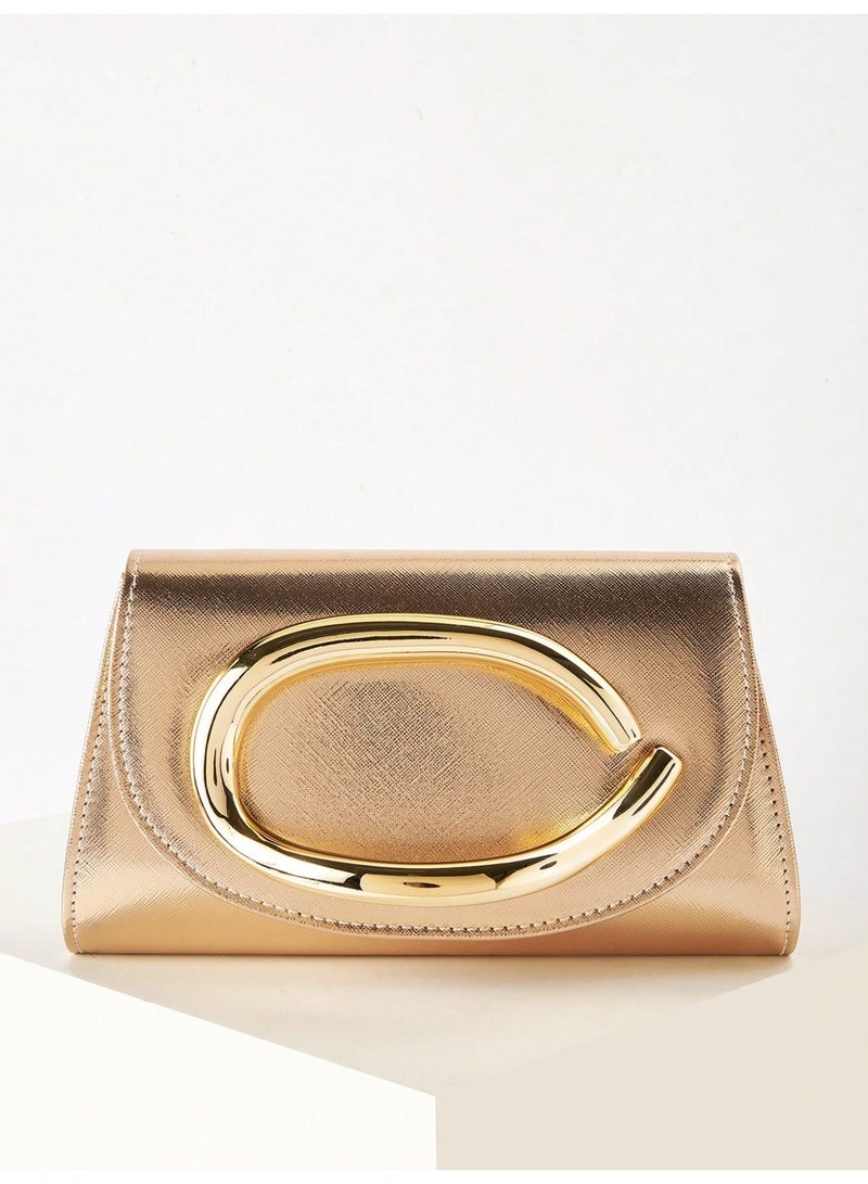 حقيبة سهره نسائية باللون الذهبي بتصميم عصري - Image 2