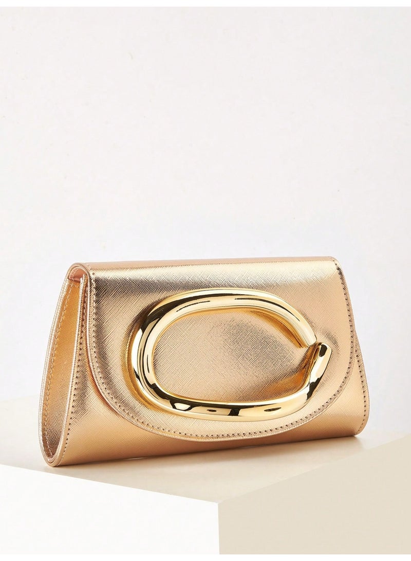 حقيبة سهره نسائية باللون الذهبي بتصميم عصري - Image 3