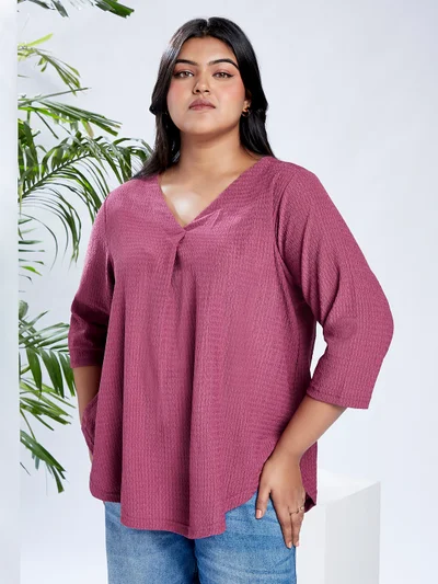 جلو باص Gloplus Women Maroon V-Neck Self Design Curved Hem Plus Size Workwear Top