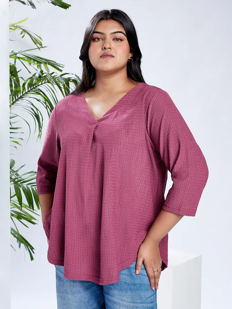 جلو باص Gloplus Women Maroon V-Neck Self Design Curved Hem Plus Size Workwear Top