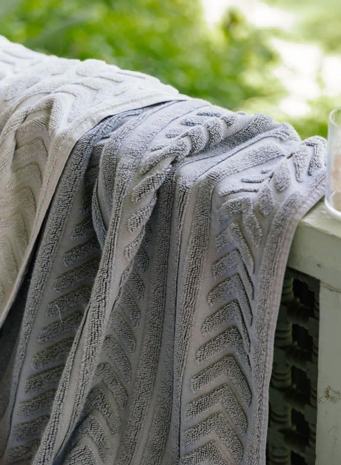 More cottons More cottons Streams Jacquard Towel 600 GSM 100% Cotton(Light Grey)50X100CM  - Image 1
