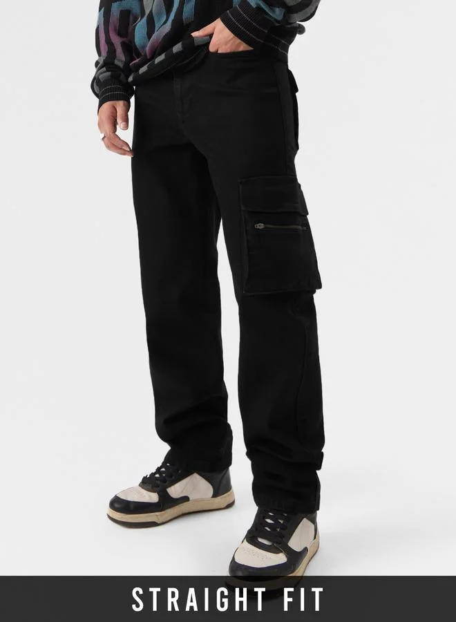 Men Black Straight Fit Cargo Jeans