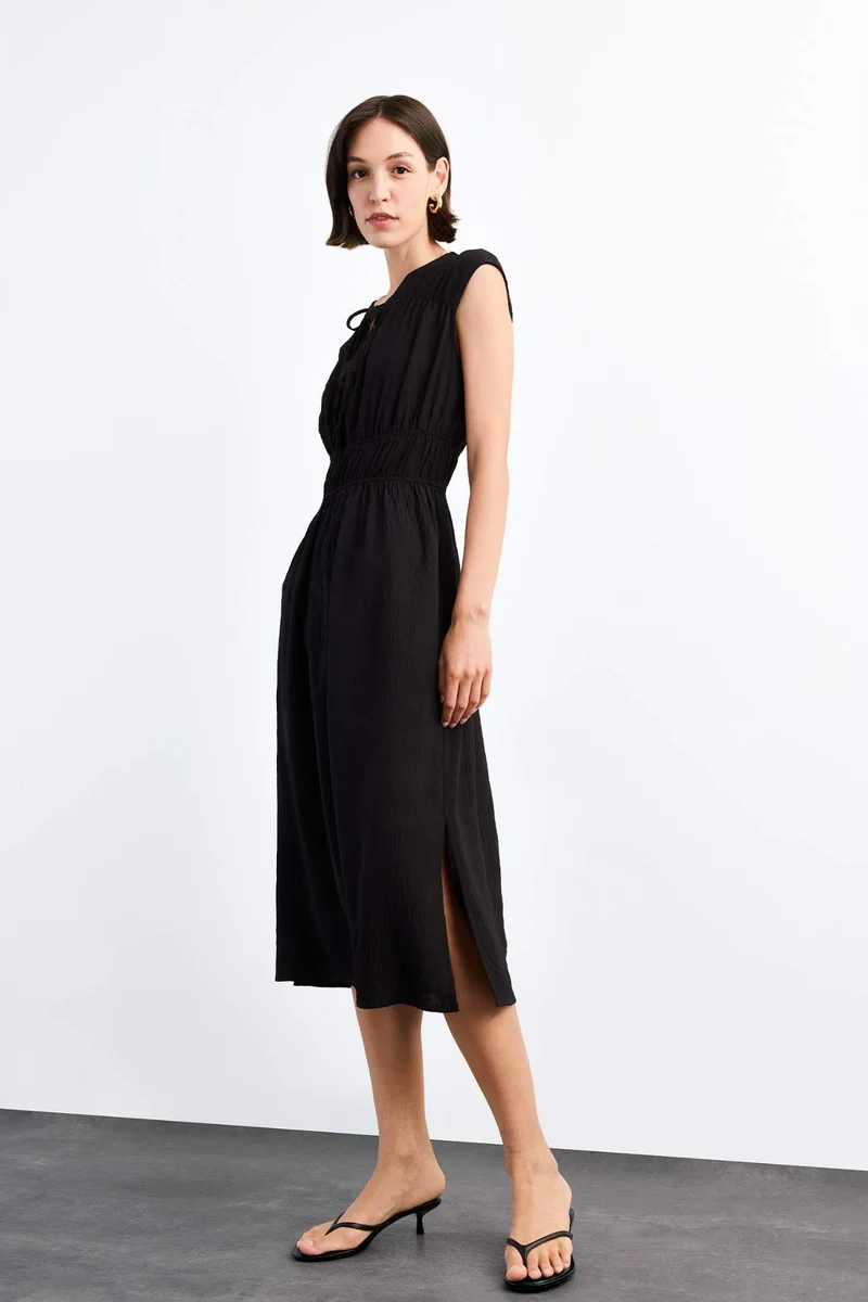 ديفاكتو Sleeveless Ankle Length Dress