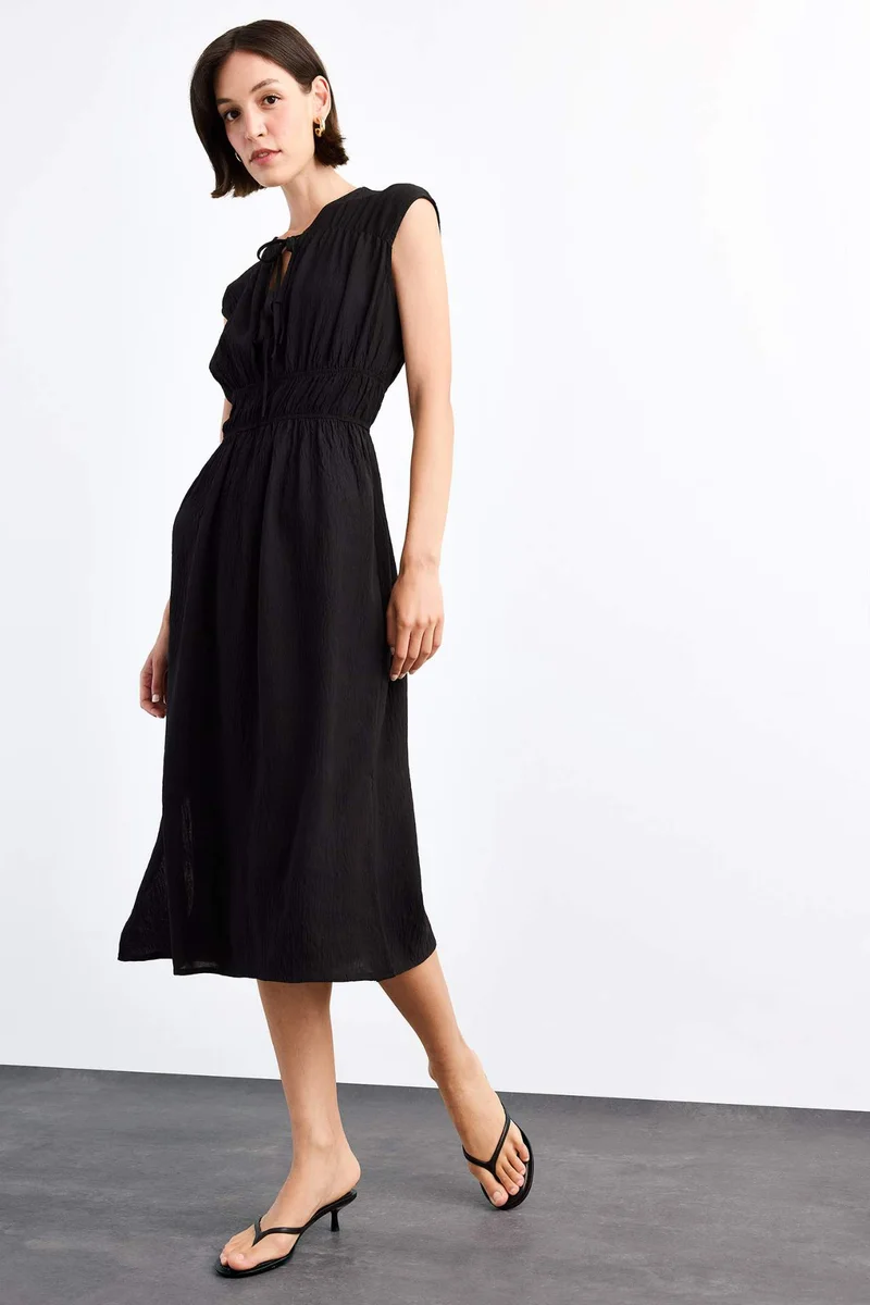 ديفاكتو Sleeveless Ankle Length Dress