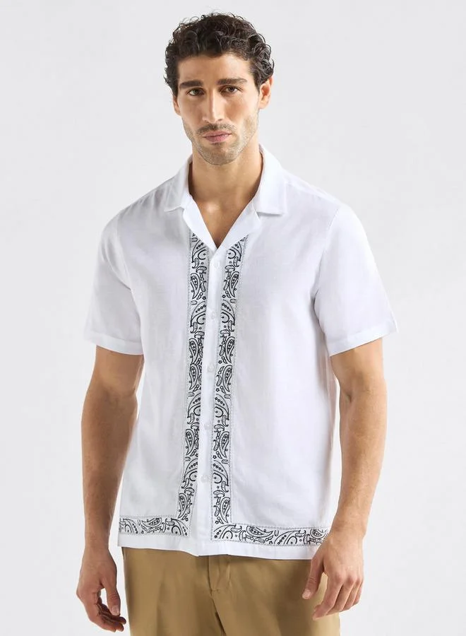 سبلاش فيڤ قميص مطرز بقصة عادية وياقة كامب وأكمام قصيرة