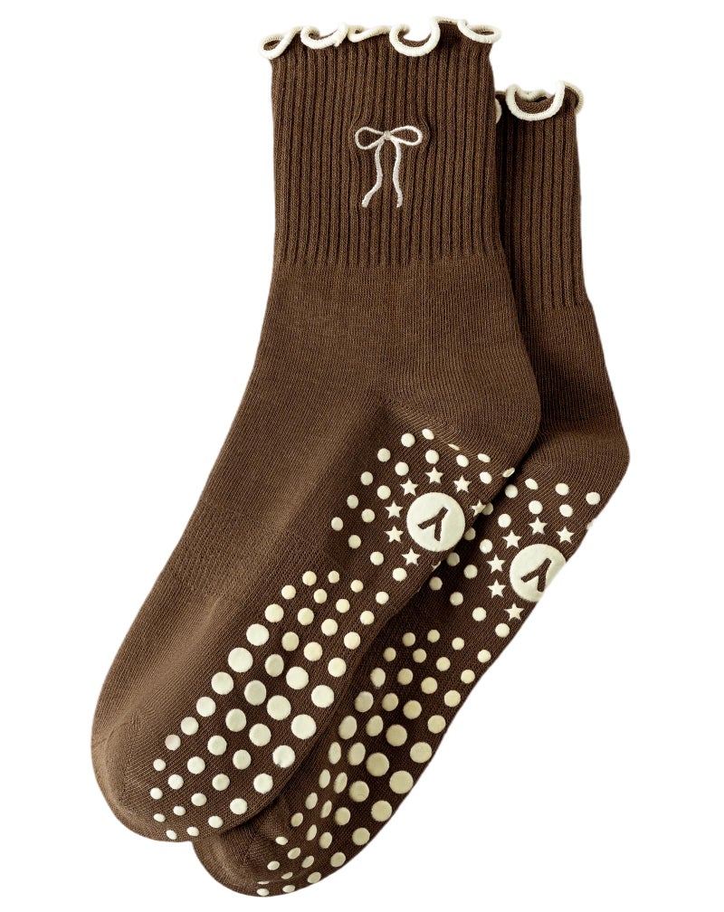 Yawlsow Pilates Grip Socks for Women Yoga Grippy Socks Cute Barre Non Skid Athletic Crew Sticky Sock Workout Hospital (US, Alpha, One Size, Regular, Regular, 1 Pack-Brown-Bow) - Image 1