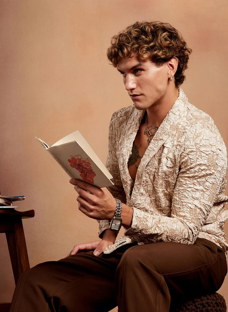 كامبوس سوترا Campus Sutra Men's Sand Beige Crushed Shawl Collar Oversized Shirt For Casual Wear | Shawl Collar | Long Cuffed Sleeves | Button Closure | Oversized Shirt Crafted With Comfort Fit For Everyday Wear
