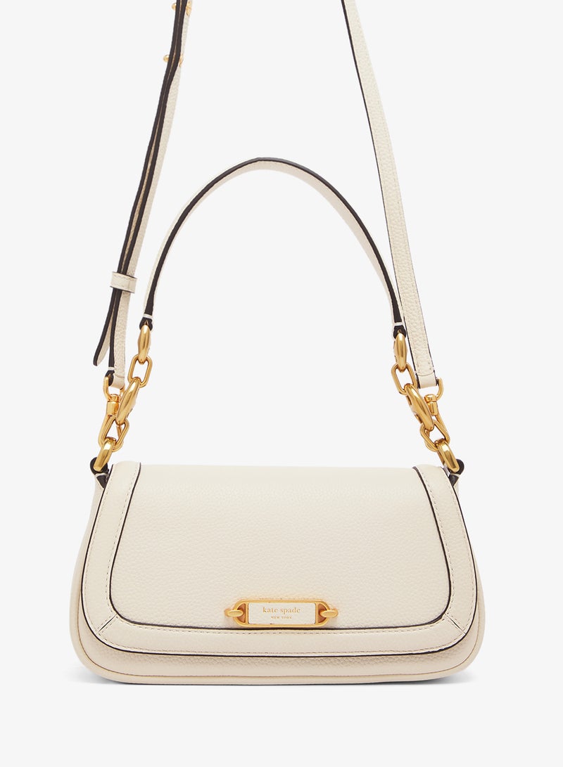 كيت سبيد حقيبة كتف بغطاء بتفاصيل شعار - Image 1