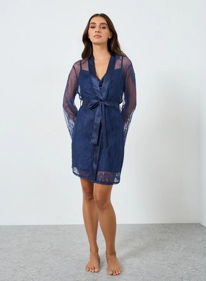 تايك تو طقم قميص نوم ساتان وروب دانتيل بأكمام طويلة