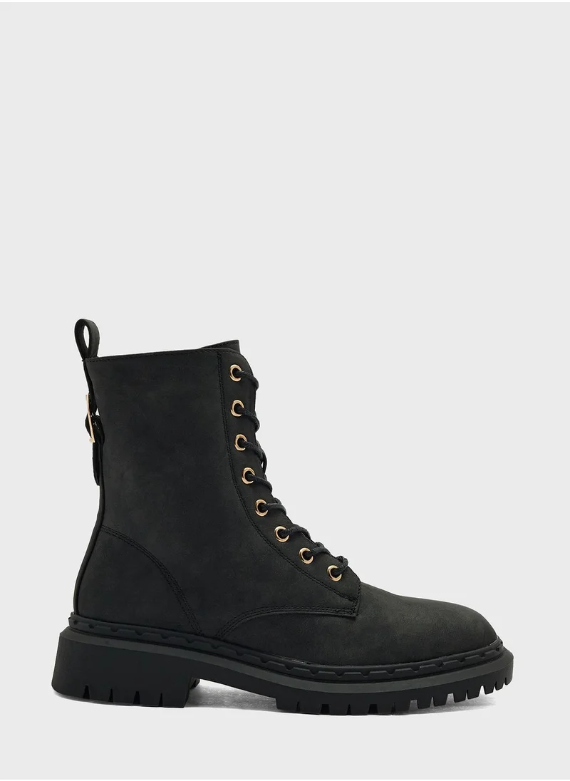 ترافل من نمشي Faux Suede Military Boots
