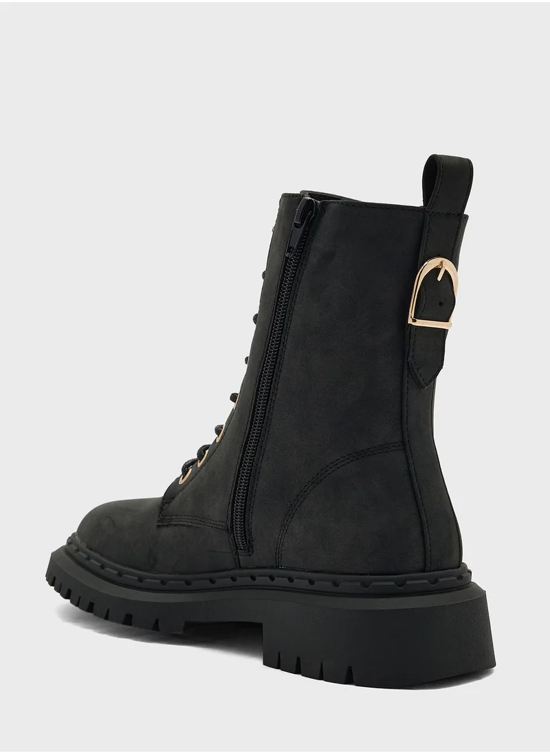 ترافل من نمشي Faux Suede Military Boots