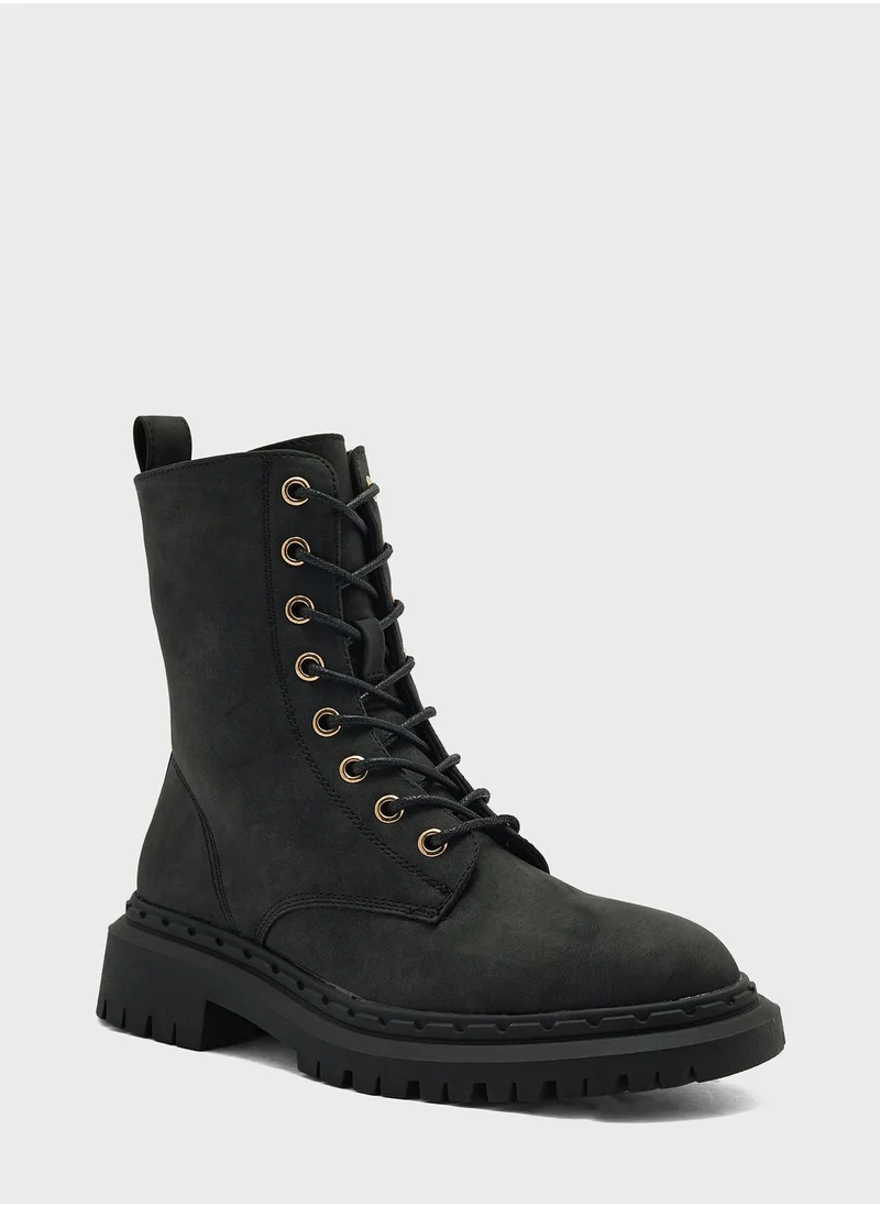 ترافل من نمشي Faux Suede Military Boots
