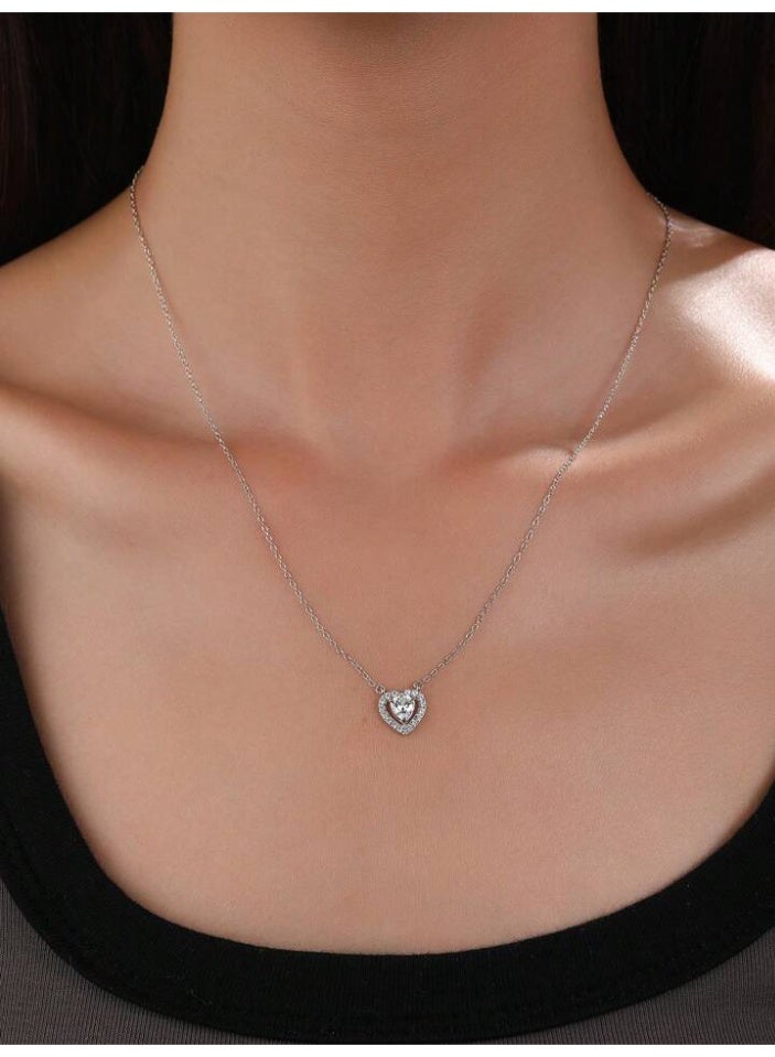 925 ستيرلنغ سيلفر تشارمز سلسال بقلادة فاخرة ناعمة مصنوعة من الفضة الإسترلينية عيار 925 بجودة عالية ودقة شديدة مزينة بكريستالات صغيرة على شكل قلب تتوسطه كريستالة كبيرة من حجر الزيركون الطبيعي اللامع لتعطي مظهرا رائعا للأميرة التي تستحقها - Image 1