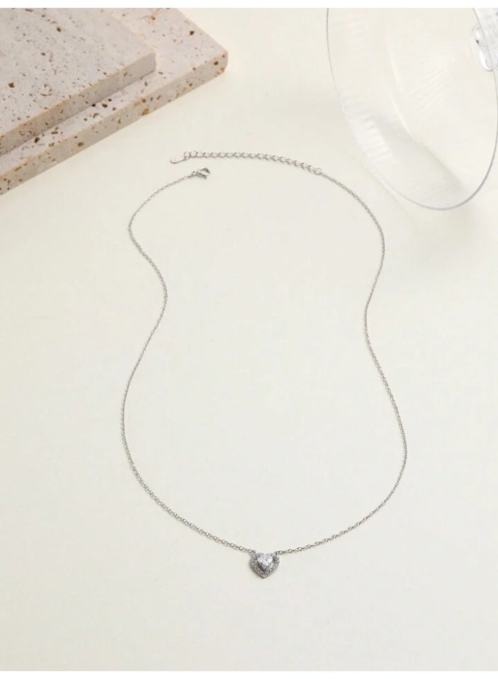 925 ستيرلنغ سيلفر تشارمز سلسال بقلادة فاخرة ناعمة مصنوعة من الفضة الإسترلينية عيار 925 بجودة عالية ودقة شديدة مزينة بكريستالات صغيرة على شكل قلب تتوسطه كريستالة كبيرة من حجر الزيركون الطبيعي اللامع لتعطي مظهرا رائعا للأميرة التي تستحقها - Image 4