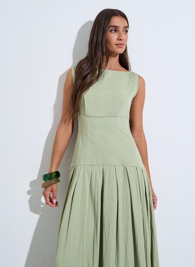 Styli Green Solid Boat Neck Sleeveless A-Line Maxi Dress - Image 2