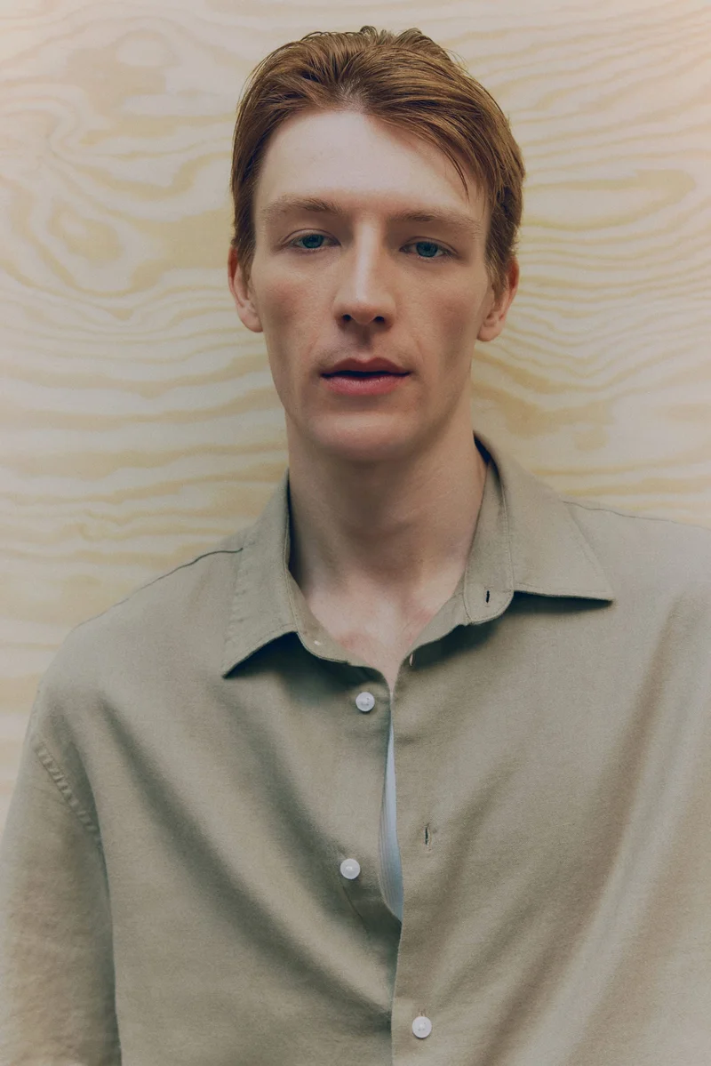 اتش اند ام قميص بأكمام قصيرة من مزيج الكتان بقصة واسعة