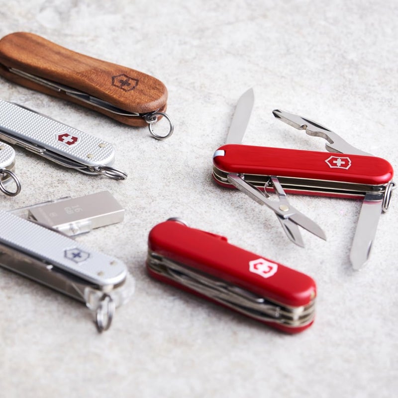 Victorinox Super Tinker Swiss Army Knife, 14 Function Swiss Made Pocket Knife with Large Blade, 2 Screwdrivers and Multipurpose Hook - Red - Image 2