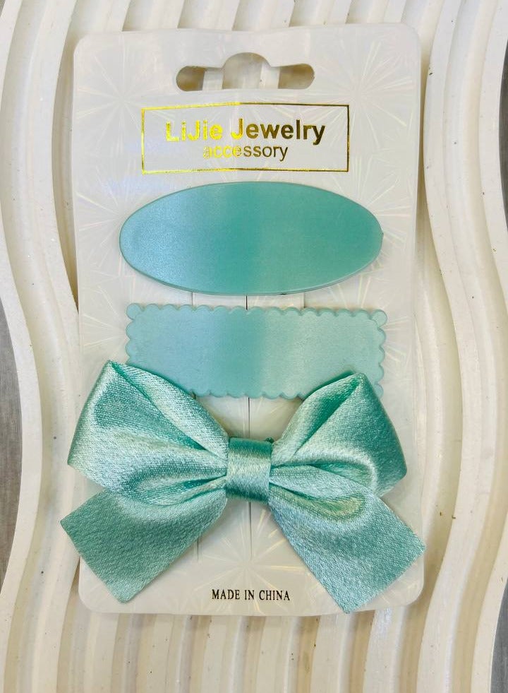 Generic Bow hair clip with 2 tic-tac – An elegant touch that combines delicacy and hold for a perfect look!