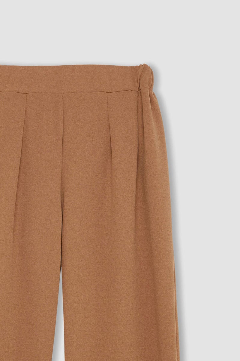 DeFacto Woman Straight Fit Elastic Waist Pleated Basic Trousers - Image 2