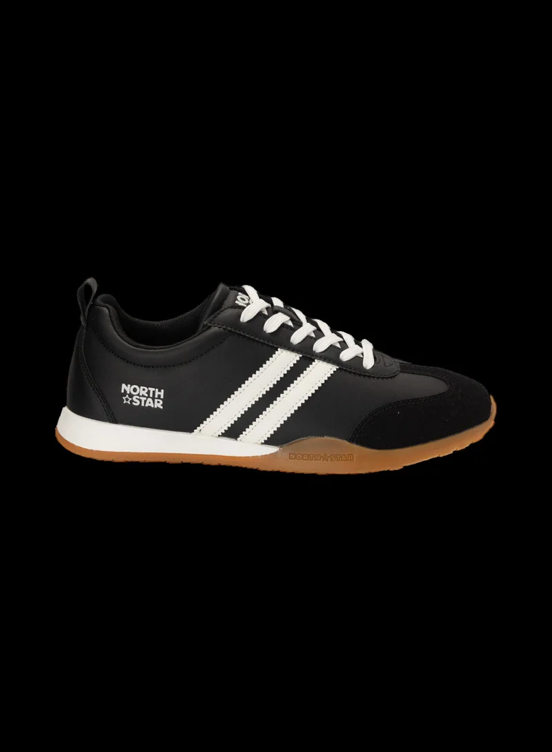 باتا حذاء رياضي مستوحى من الملاعب