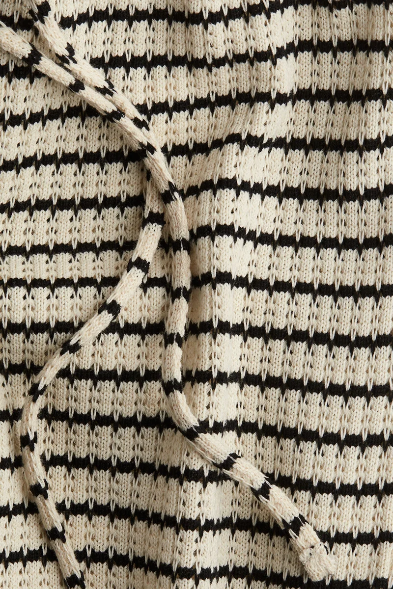 اتش اند ام بنطلون محبوك بملمس بارز