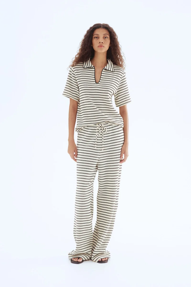 اتش اند ام بنطلون محبوك بملمس بارز