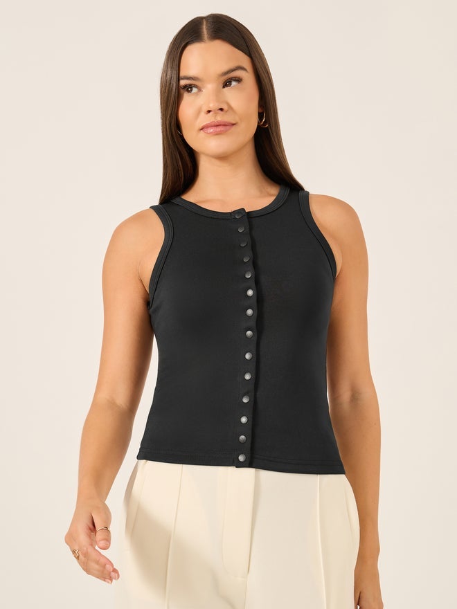 ستايلي بلوزة بدون أكمام محبوكة بياقة مستديرة وتفاصيل أزرار - Image 3