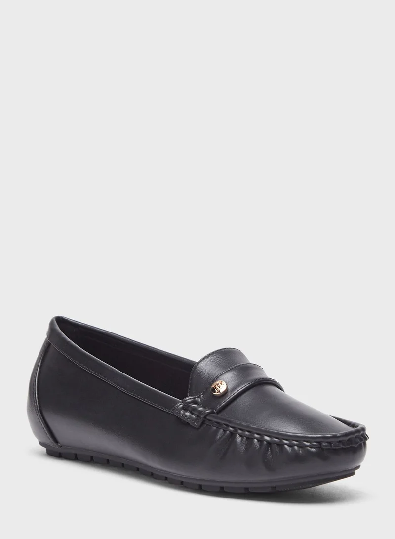 شو اكسبرس Essential Flat Moccasins