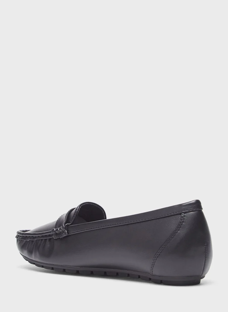 شو اكسبرس Essential Flat Moccasins