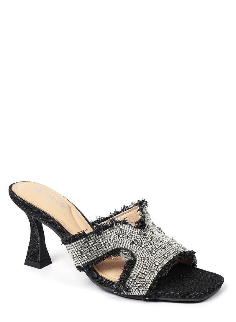 كابلي حذاء ميول بكعب منحوت وتفاصيل دنيم مرصعة بالكريستال - Image 2