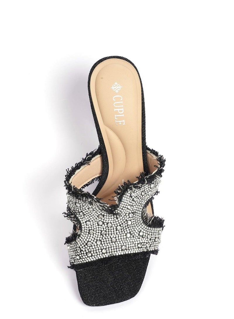 كابلي حذاء ميول بكعب منحوت وتفاصيل دنيم مرصعة بالكريستال - Image 3