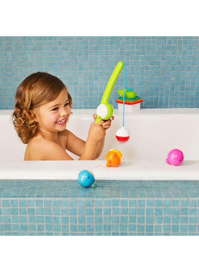 Munchkin Fishin’™ Bath Toy 24M+ Toddler Fishing Game with Magnetic Hook Floating Sea Creatures & Water Play - Image 5