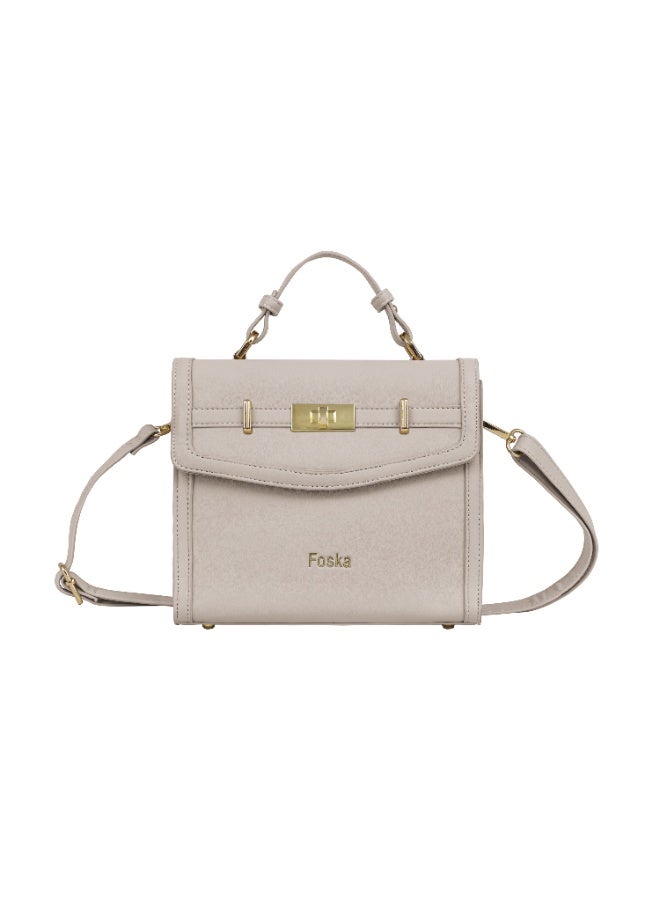 فوسكا شنطة Foska كروس نسائية صغيرة بغطاء ومقبض يد – جلد ناعم لون بيج فاتح/نود – مقاس 23x20 سم - Image 1