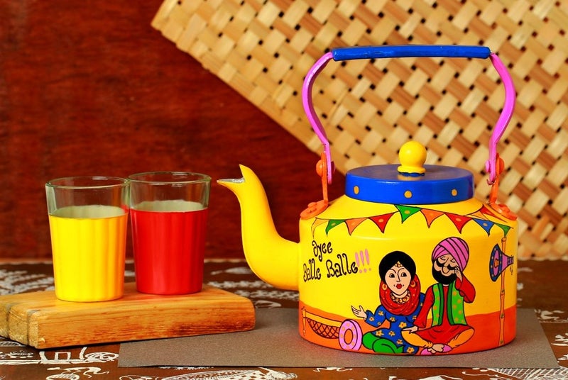 A Krazy Mug Handmade Colourful Dcorative Traditional Punjabi Couple Theme Design Desi Tea Chai Aluminium Kettle with Matching Print Glass Set 125 L - Image 1