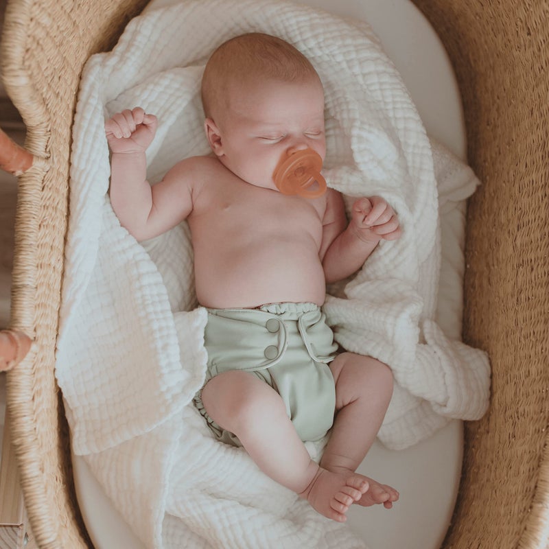 Esembly غطاء حفاضات قماش إيسمبلي - حفاضات سباحة قابلة لإعادة الاستخدام، مقاومة للماء، قابلة للتنفس - طبقة خارجية قابلة للتعديل فوق طبقة داخلية ماصة لحماية من الانفجارات - زجاج البحر، الحجم 2 (18-35 رطل) - Image 2