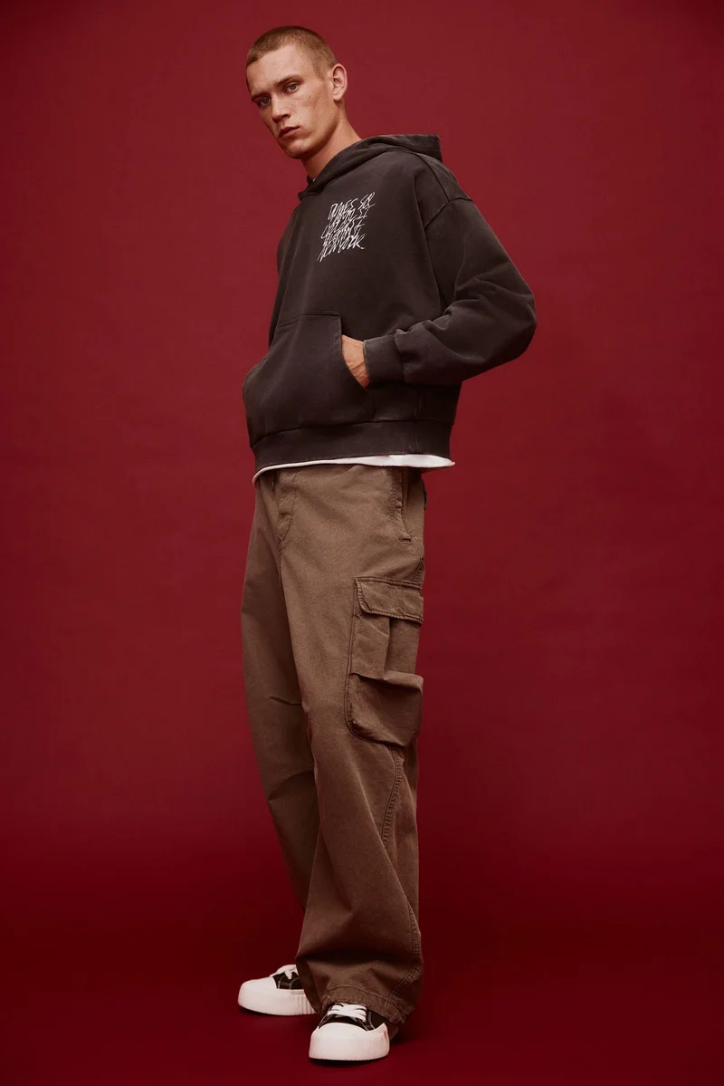 اتش اند ام هودي بقصّة فضفاضة مزين بطبعة