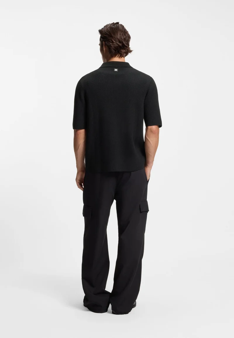 هوجو قميص بقصة عادية وهيكل مضلع