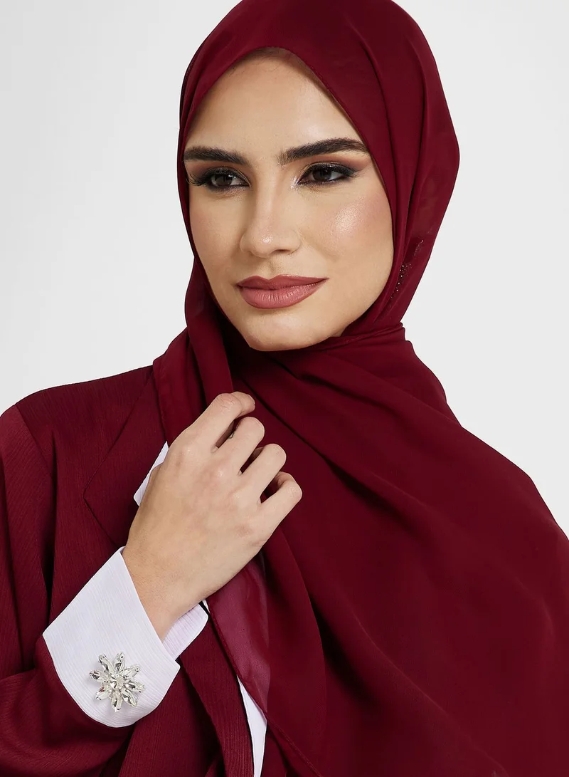 خزانة عباية بنمط كتل الألوان