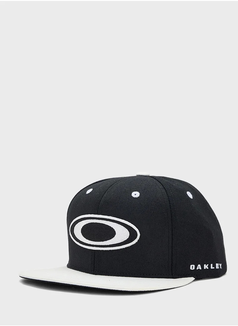 أوكلي Logo Cap