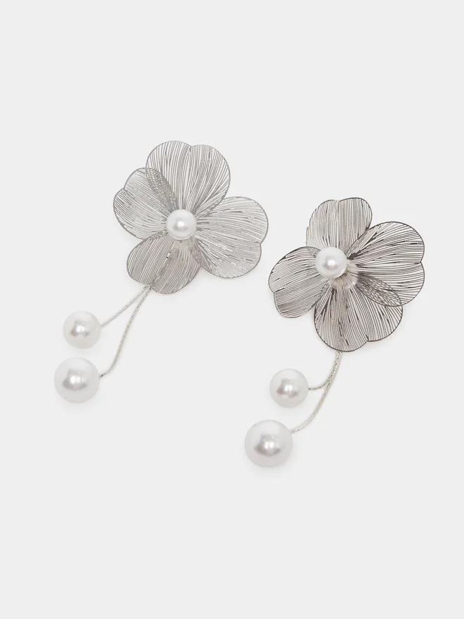Styli Styli Pearl Drop Flower Dangle Earrings