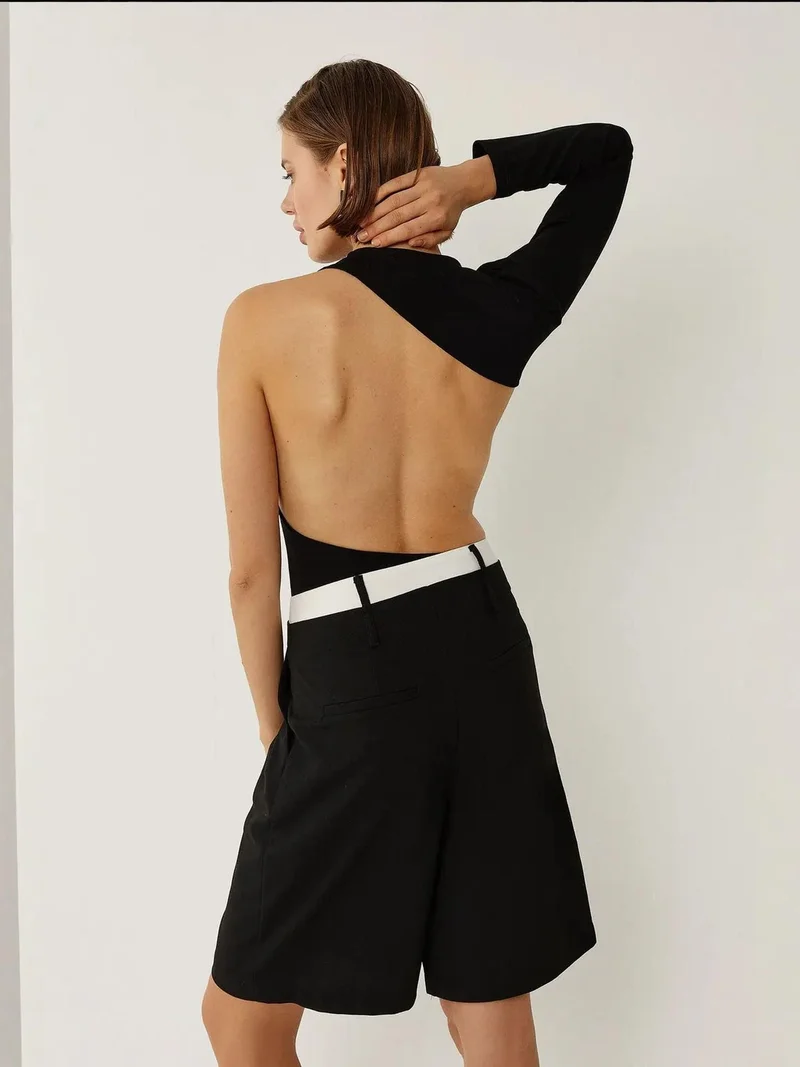 هيكاب بودي سوت بتصميم مقصوص