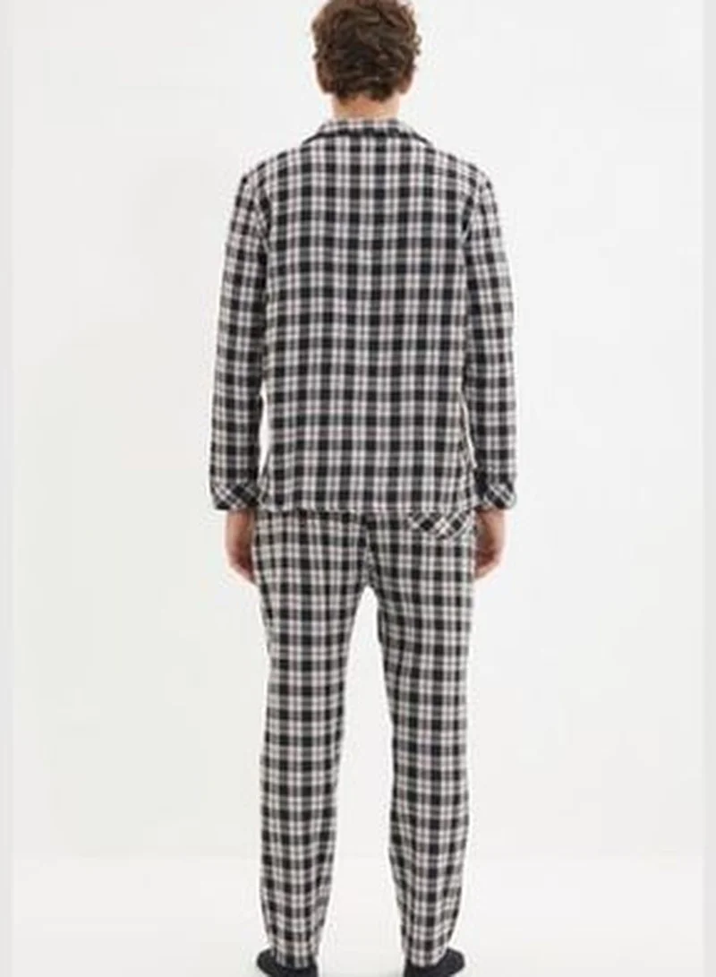 trendyol Black Men's Regular Fit Plaid Weave Pajamas Set.
