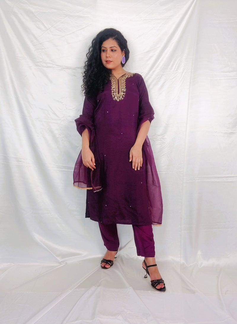 PRIYA’S PANACHE PRIYA’S PANACHE Embellished Silk Kurta Pant Suit with Elegant Organza Dupatta for Women.  - Image 3